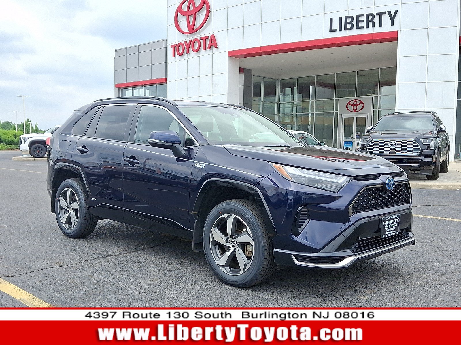 Used 2024 Toyota RAV4 SE w/ Weather & Moonroof Package AWD/4WD image 1