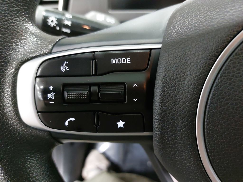 Used 2025 Kia Sportage LX image 16