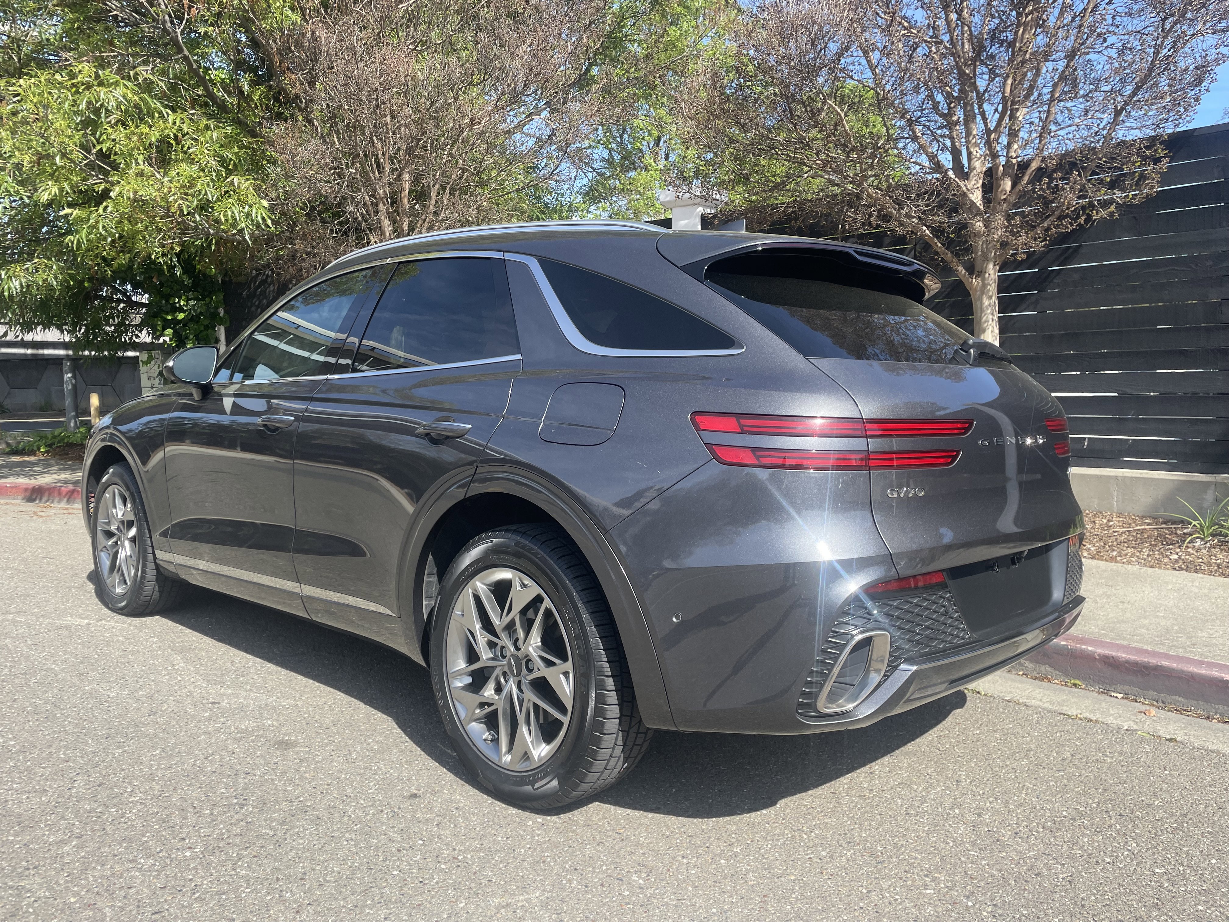 Used 2022 Genesis GV70 2.5T w/ Advanced Package image 4