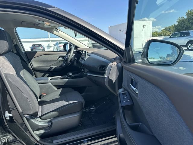 Used 2023 Nissan Rogue SV image 29