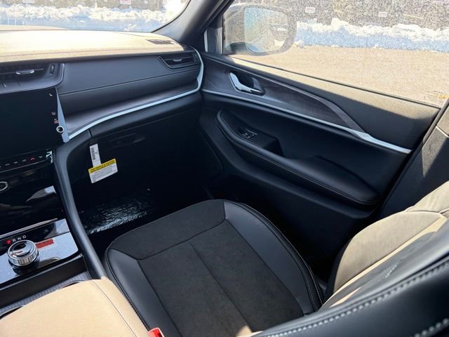 New 2026 Jeep Grand Cherokee Altitude AWD/4WD image 34