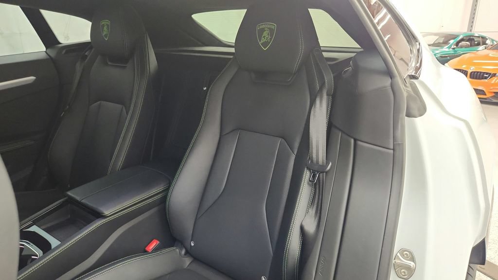 Used 2020 Lamborghini Urus AWD/4WD image 43