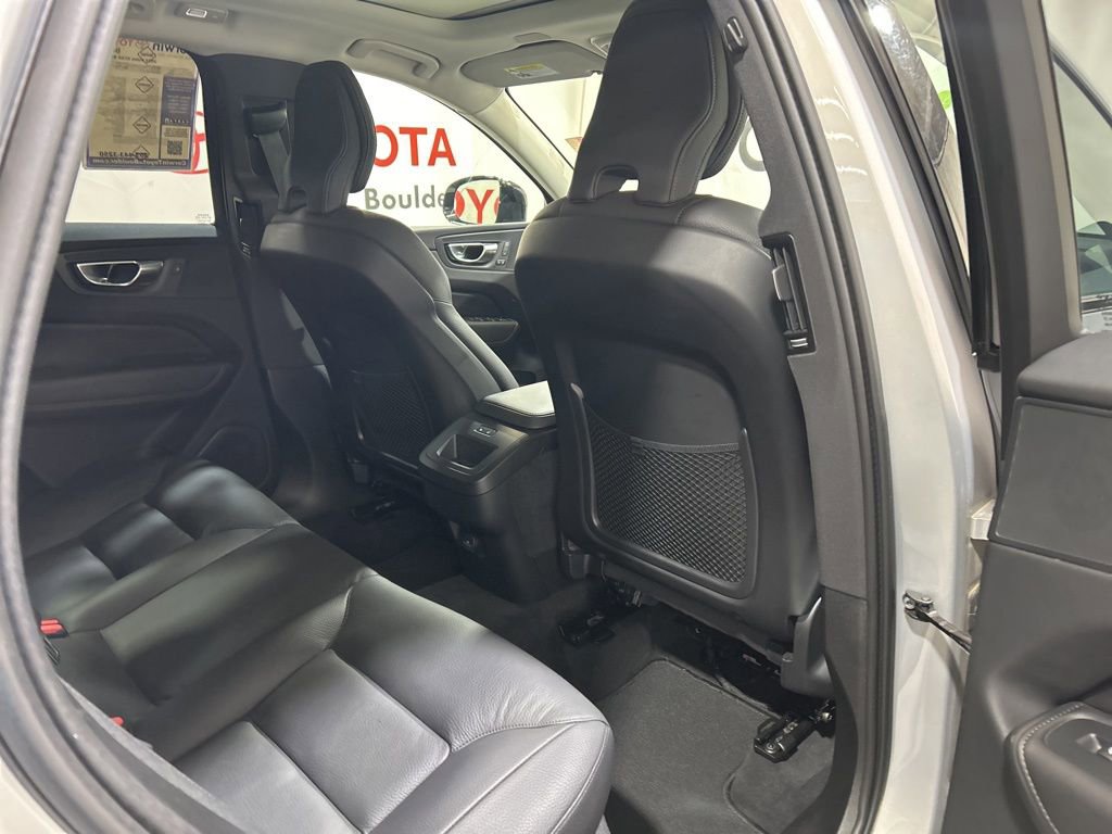 Used 2025 Volvo XC60 B5 Plus image 15