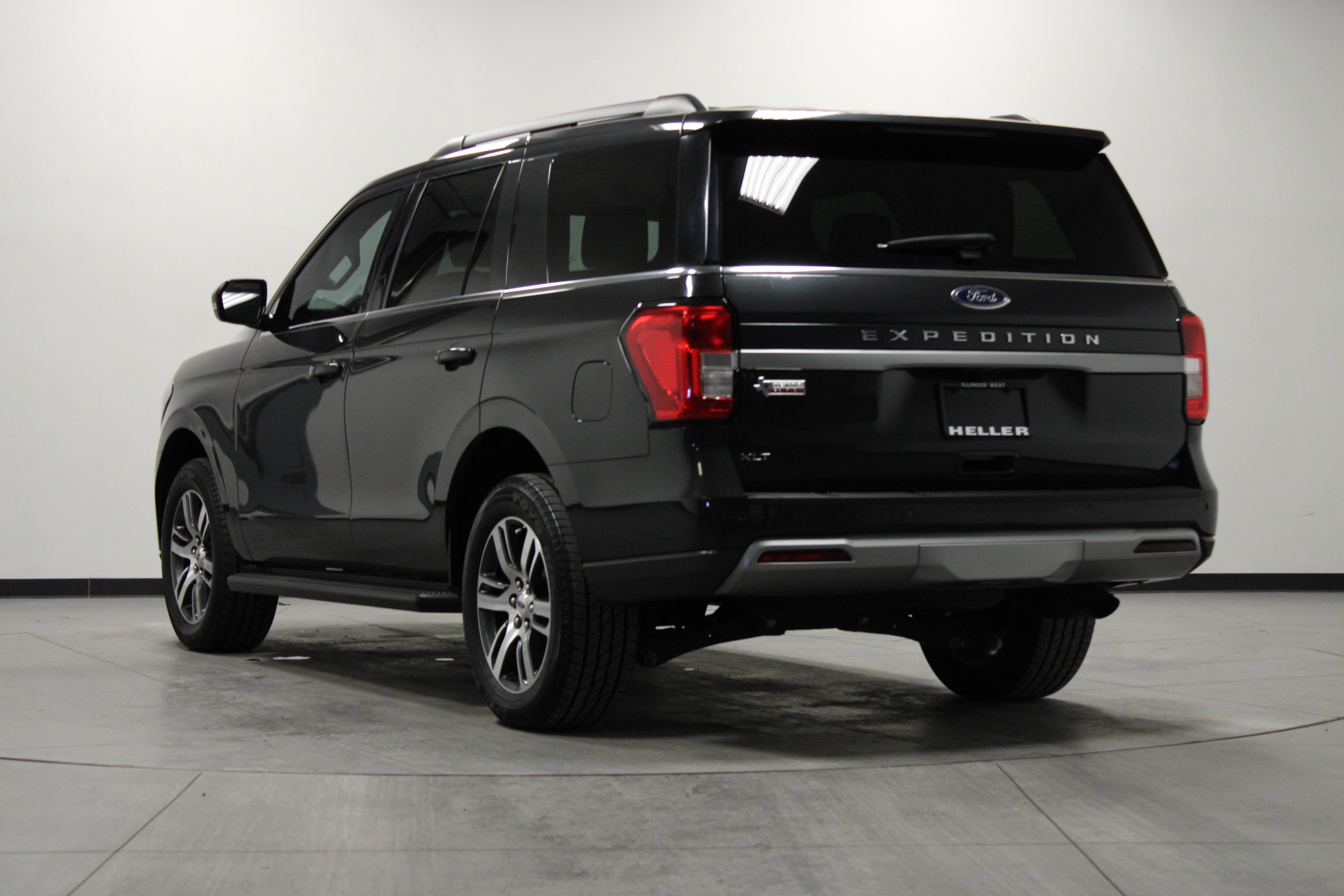 Used 2024 Ford Expedition XLT image 6