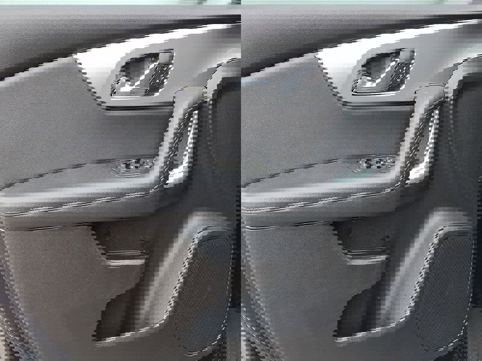 Used 2020 Chevrolet Blazer LT image 27