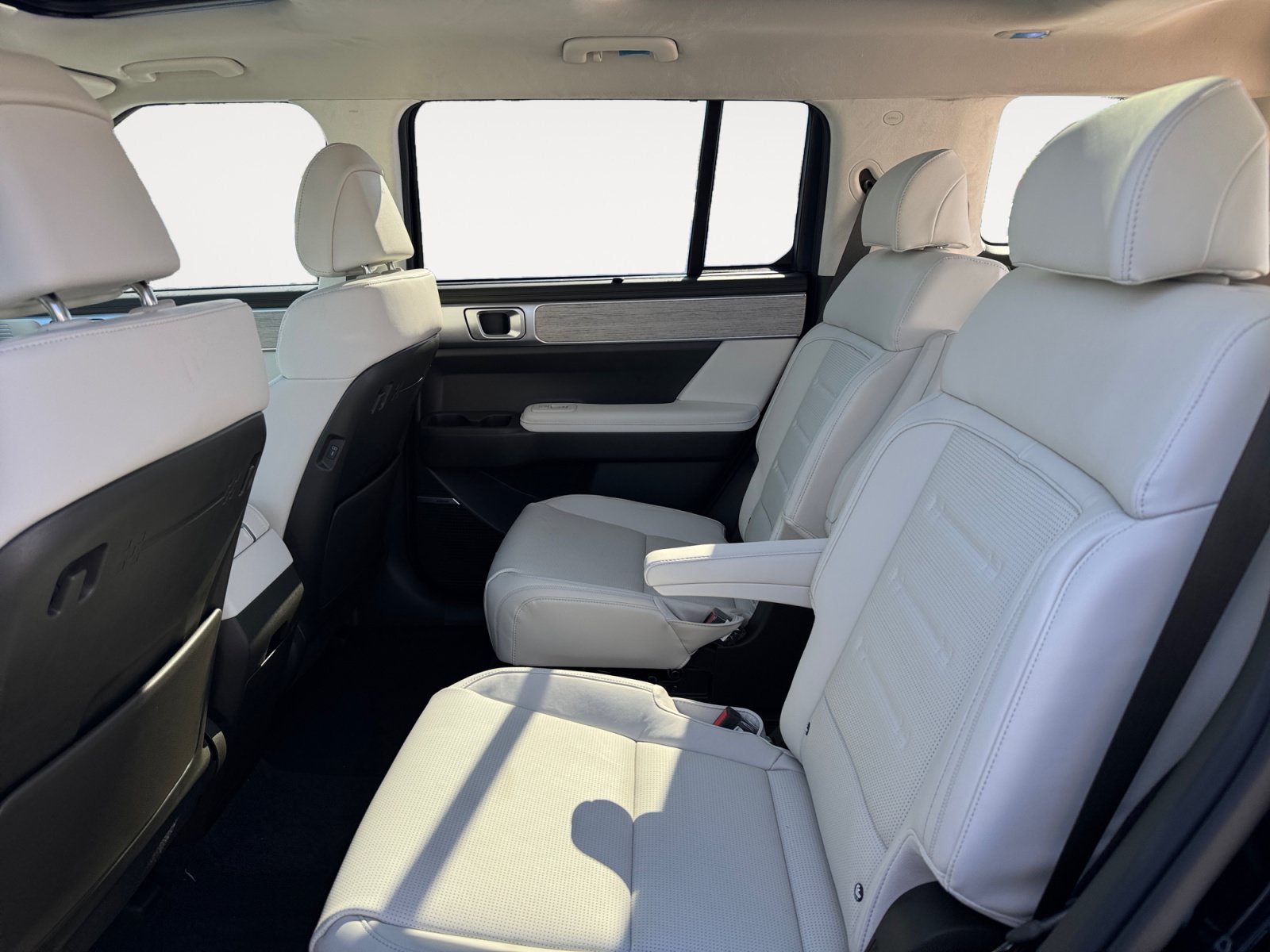 New 2025 Hyundai Santa Fe Calligraphy AWD/4WD image 15