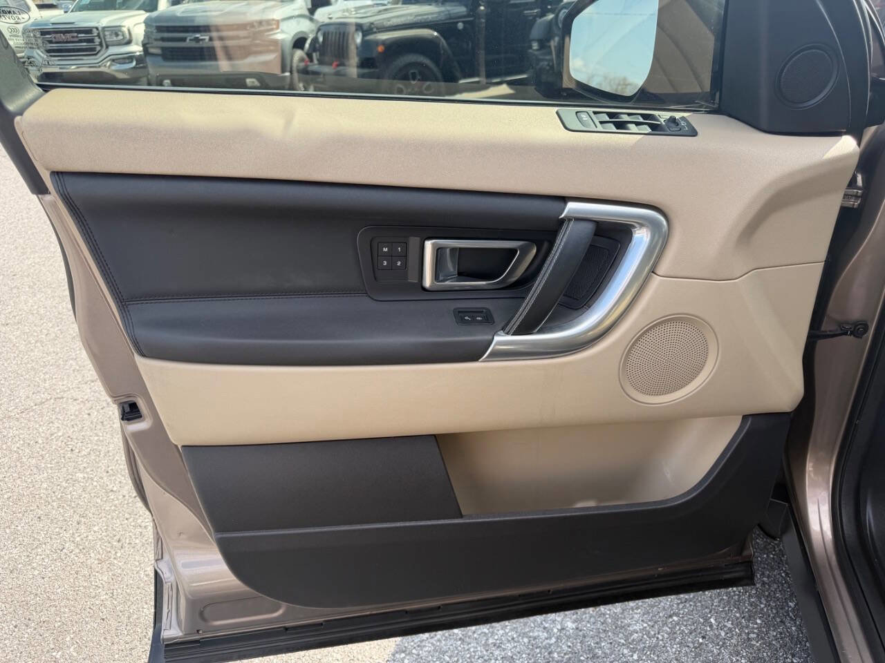 Used 2016 Land Rover Discovery Sport HSE image 9