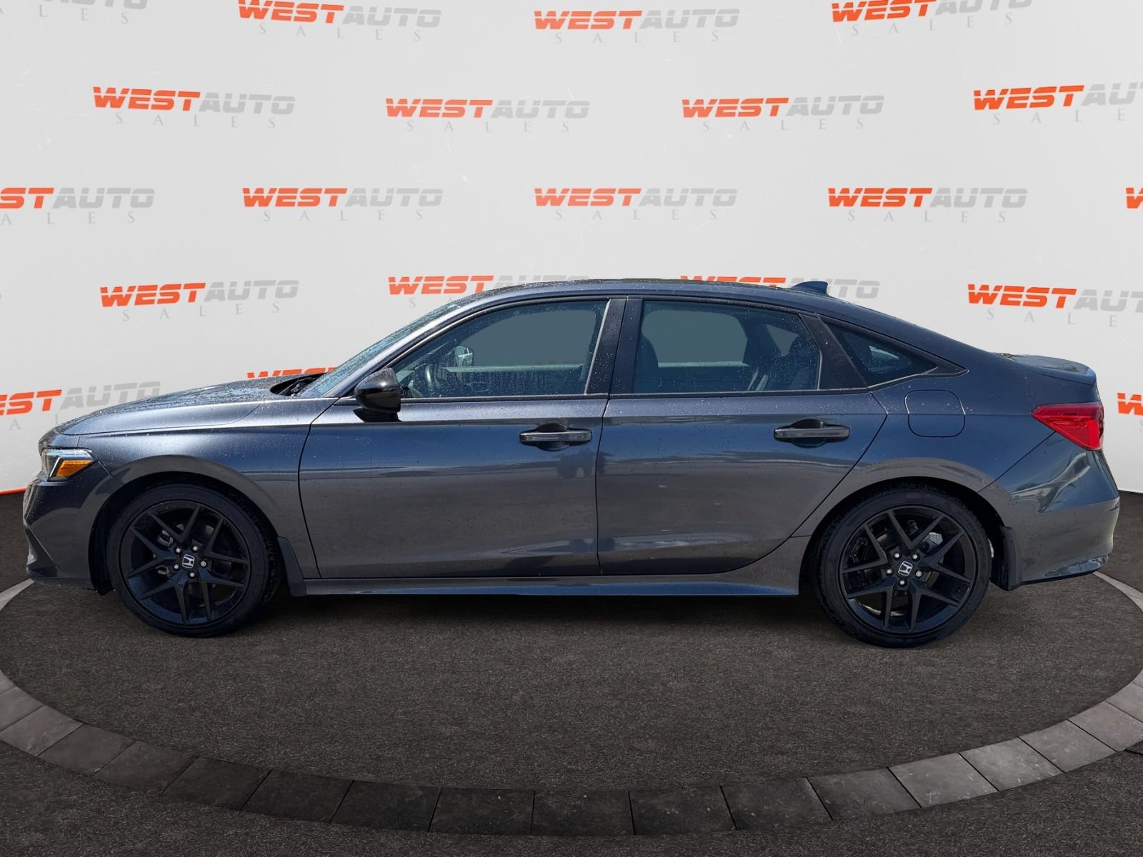 Used 2022 Honda Civic Sport image 2