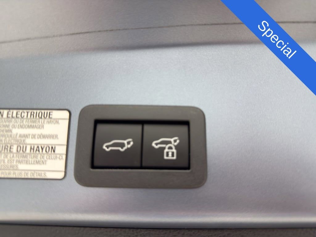 Used 2024 Toyota Corolla Cross XSE w/ Convenience Package image 28