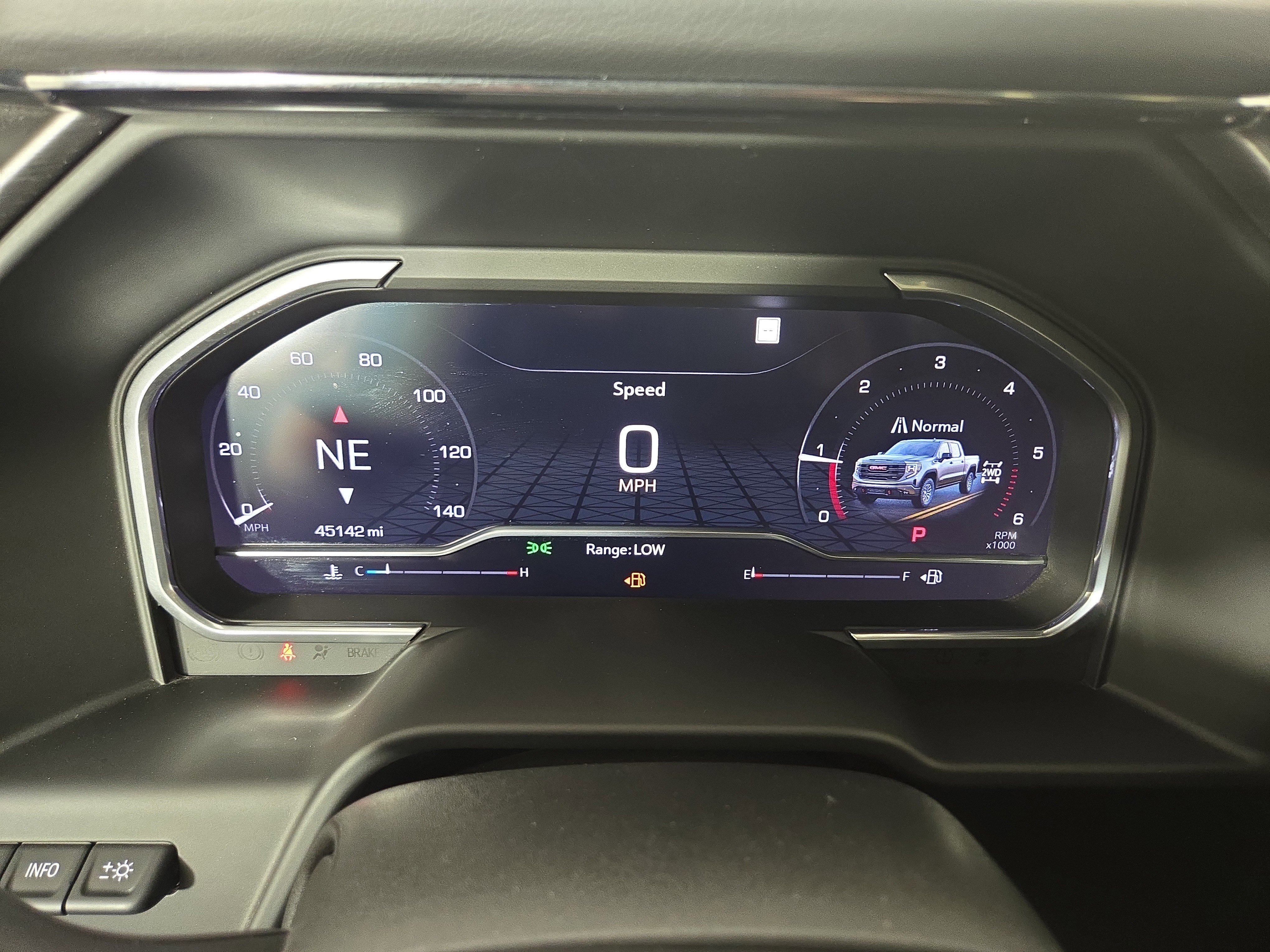 Certified 2023 GMC Sierra 1500 AT4 w/ Technology Package AWD/4WD image 17