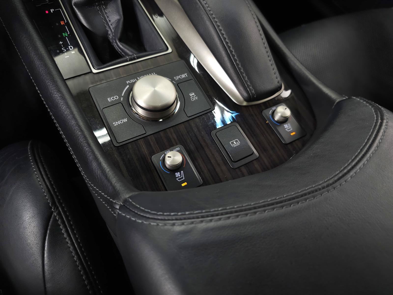 Used 2014 Lexus LS 460 AWD w/ Comfort Package image 31