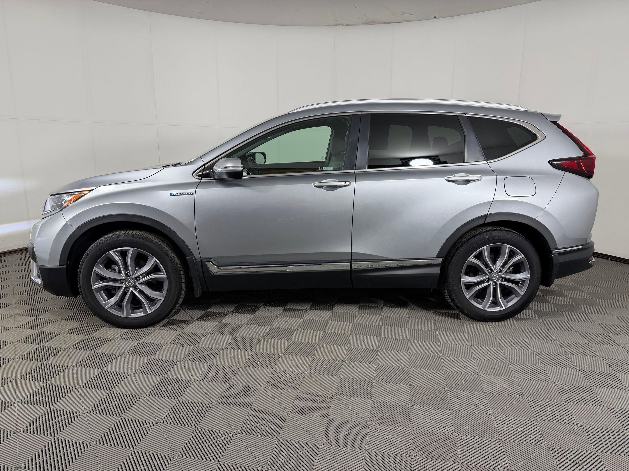 Used 2022 Honda CR-V Touring image 2