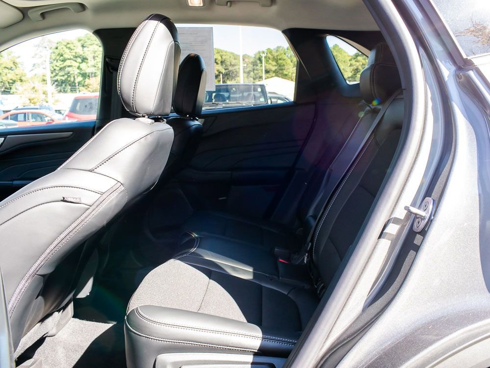 Used 2025 Ford Escape SE image 16