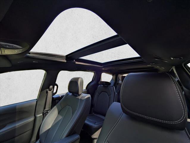 New 2026 Chrysler Pacifica Select image 17