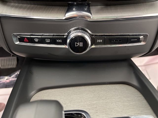 Used 2025 Volvo XC60 B5 Plus image 26