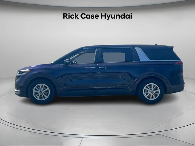 Used 2023 Kia Carnival LX FWD image 3