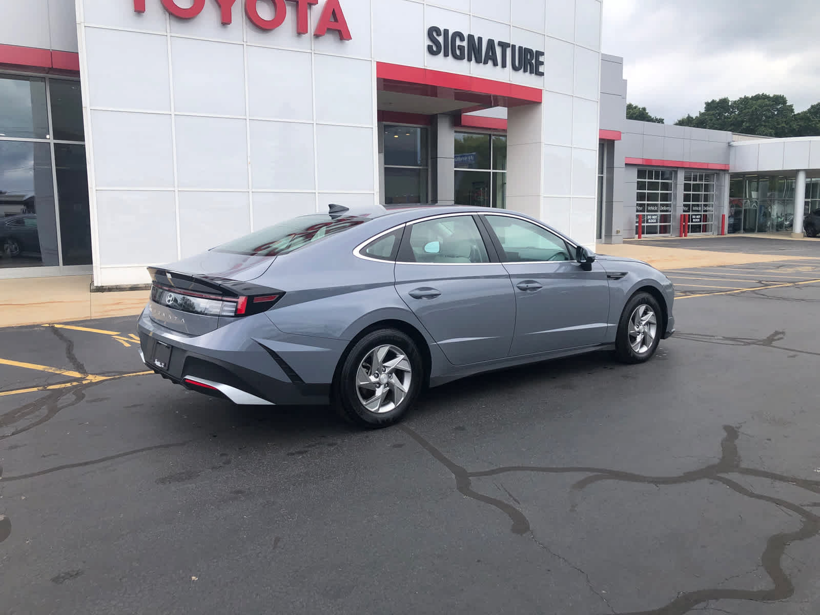 Certified 2025 Hyundai Sonata SE FWD image 2