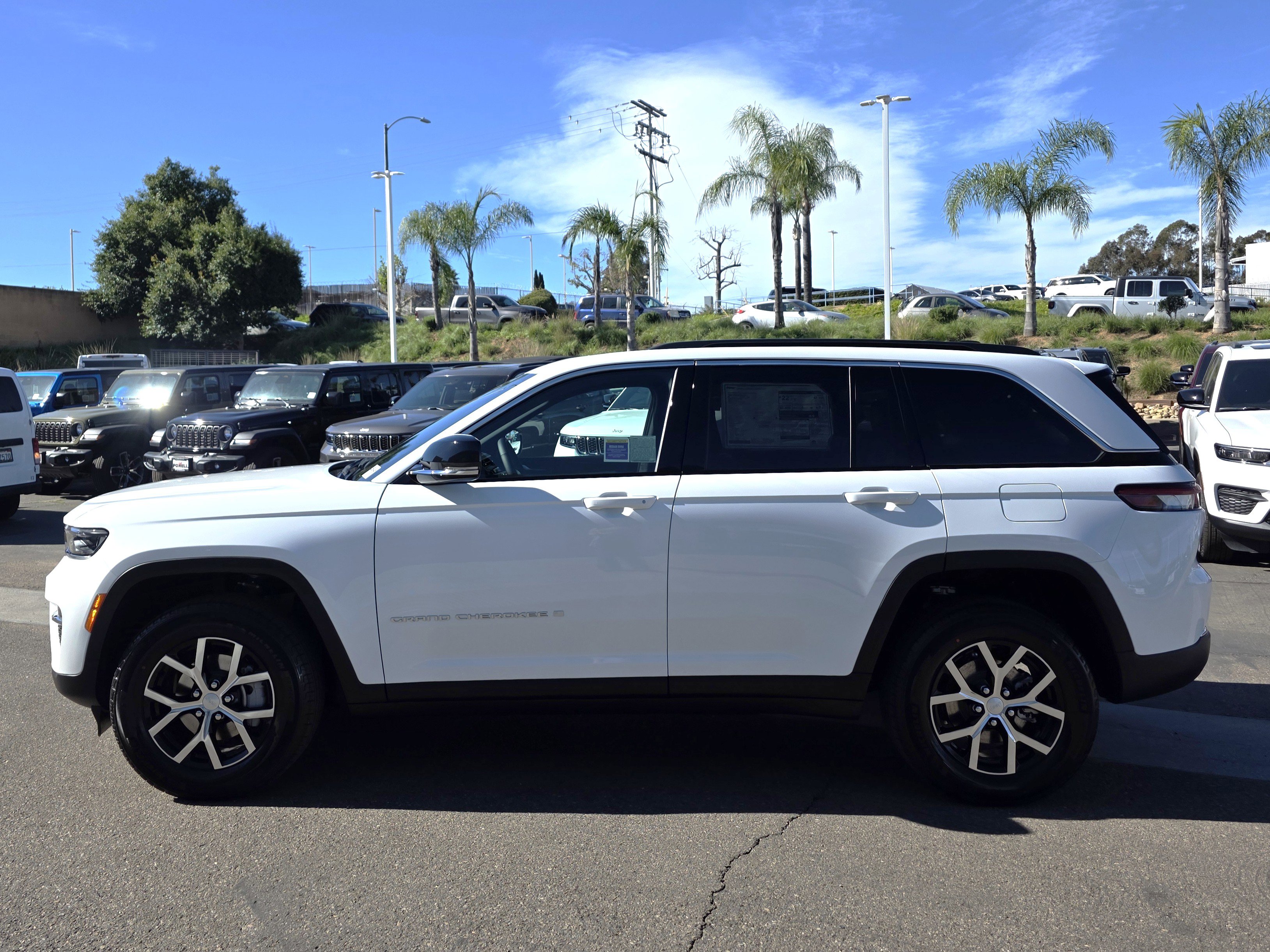 New 2025 Jeep Grand Cherokee Limited image 2