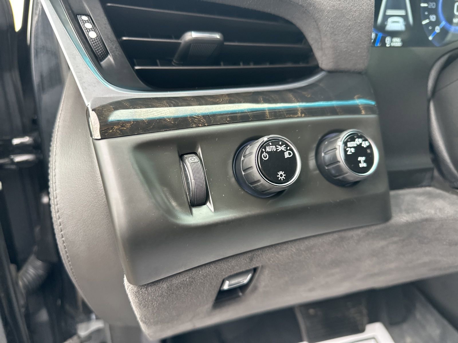 Used 2020 Cadillac Escalade ESV Platinum AWD/4WD image 16