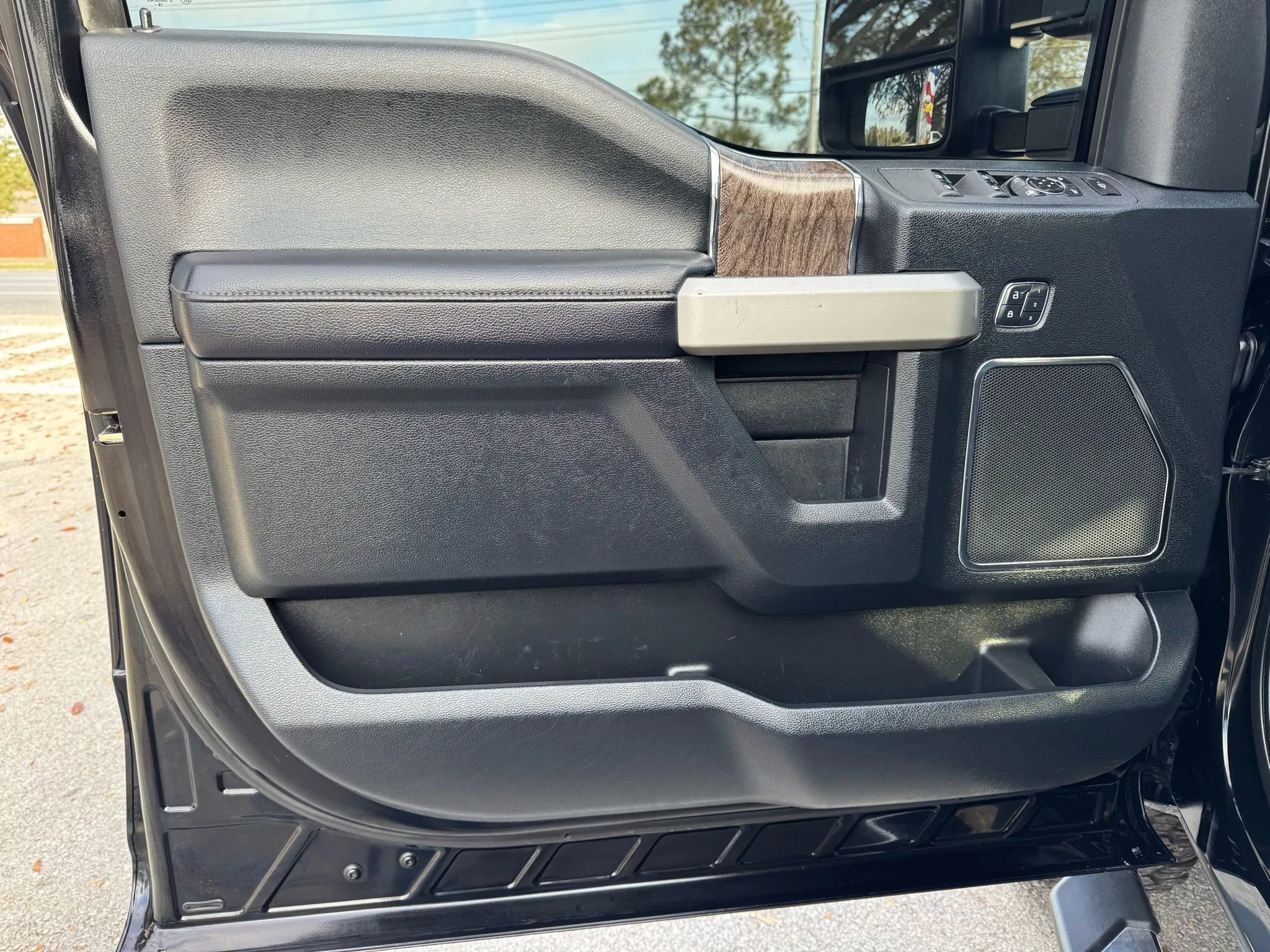 Used 2017 Ford F250 Lariat w/ Lariat Value Package image 18