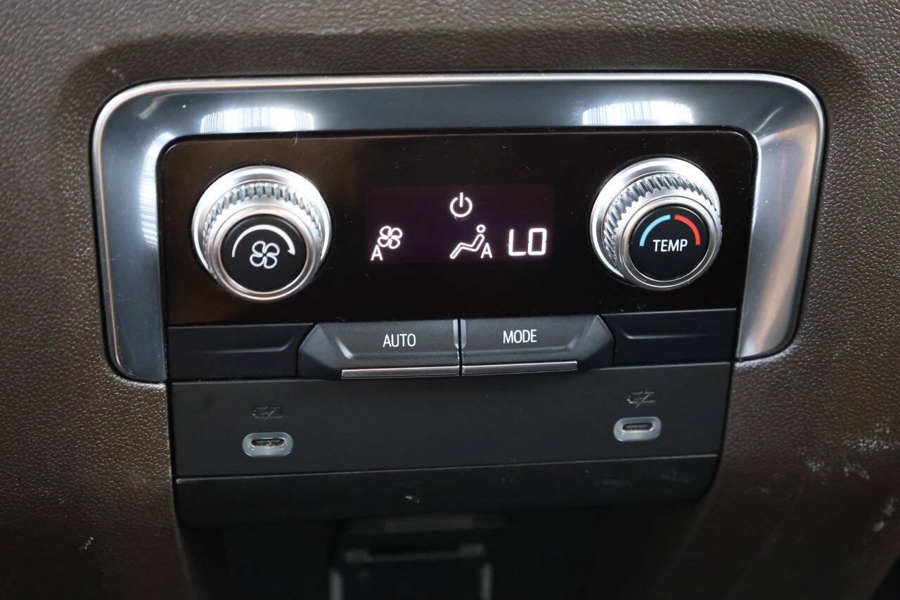 Used 2023 GMC Yukon SLT AWD/4WD image 23