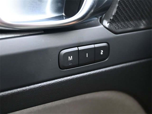 Used 2024 Volvo XC40 B5 Ultimate w/ Protection Package Premier image 29