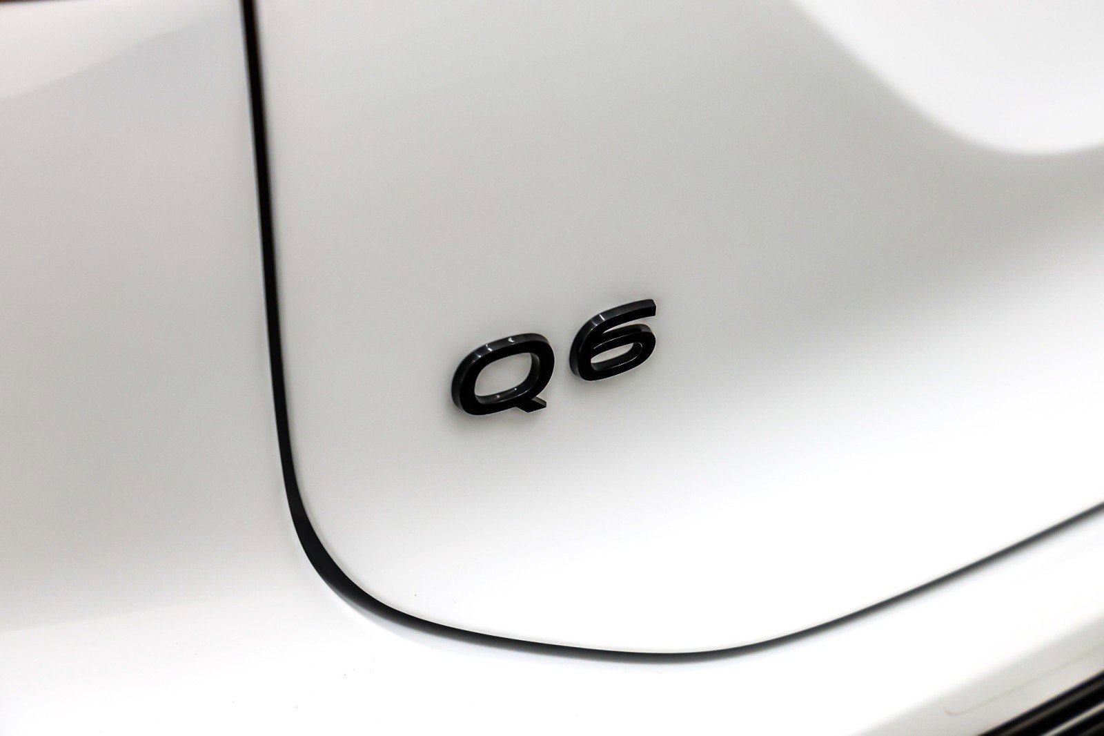 Used 2025 Audi Q6 e-tron Premium w/ Convenience Package image 10