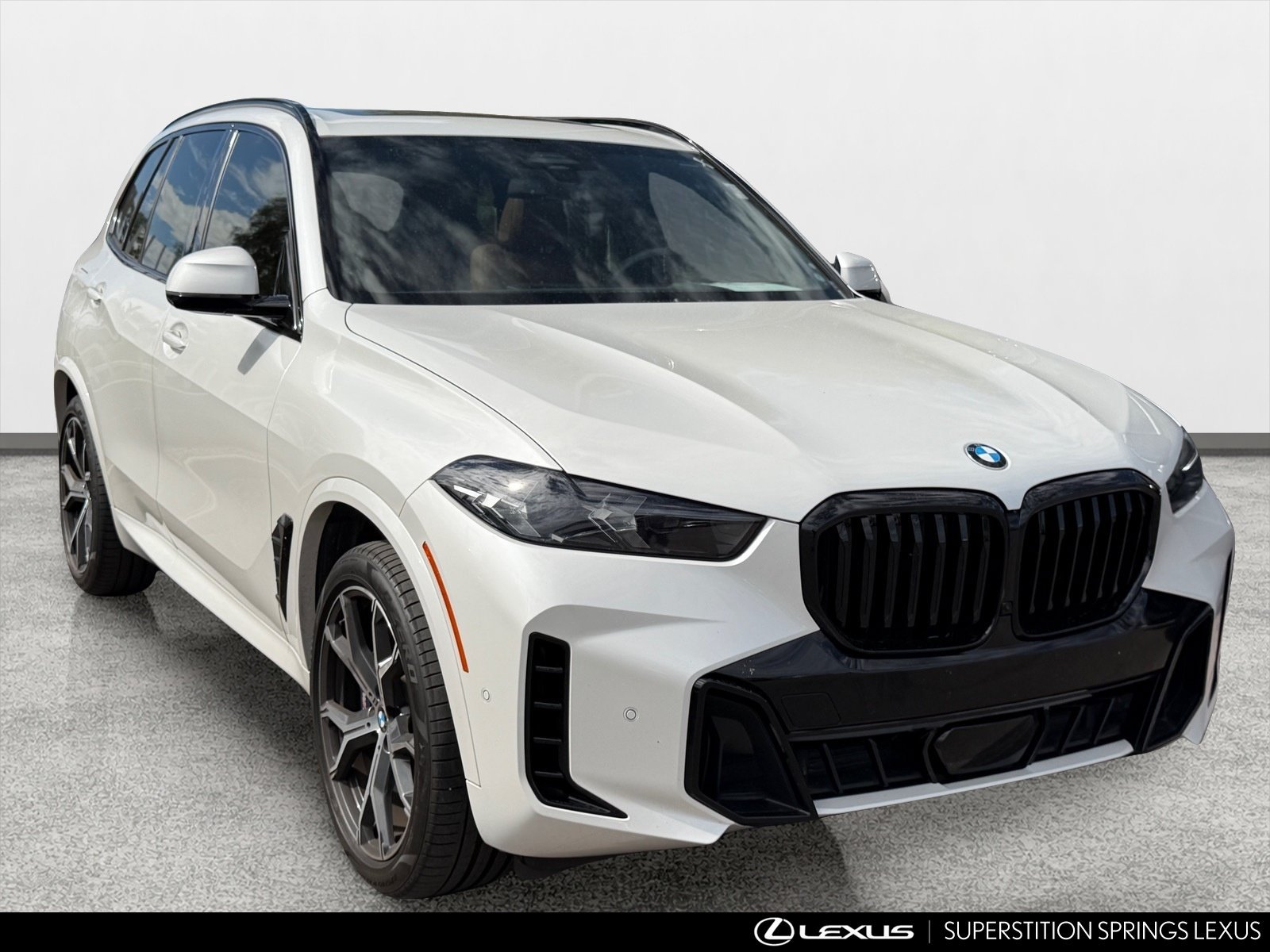 Used 2024 BMW X5 sDrive40i w/ M Sport Package RWD image 2