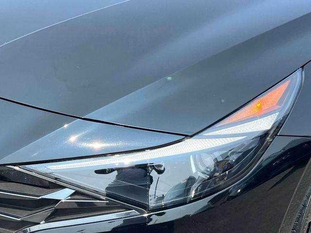 Certified 2023 Hyundai Elantra Limited w/ Preferred Accessory Package FWD image 9