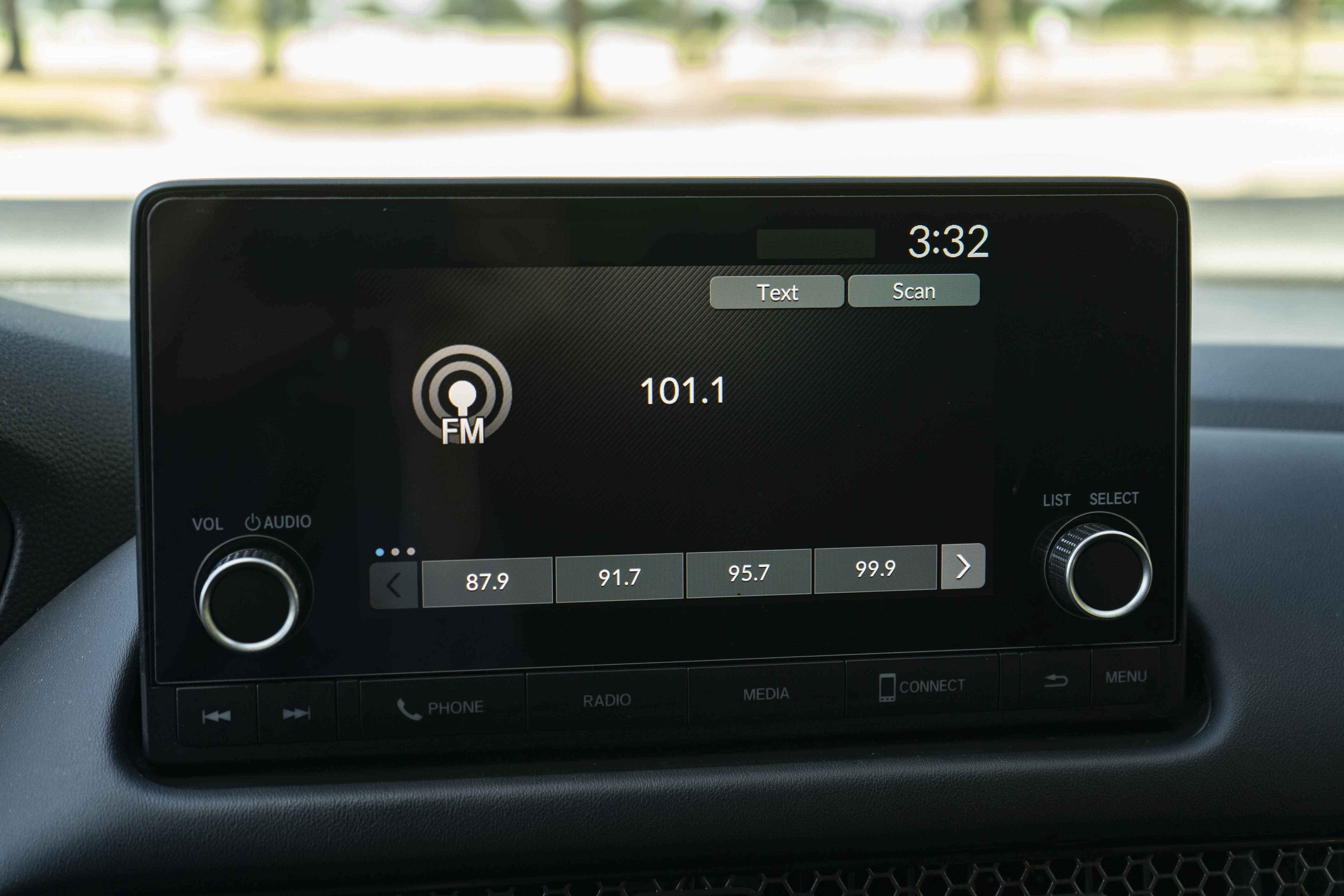 Certified 2025 Honda HR-V Sport image 29