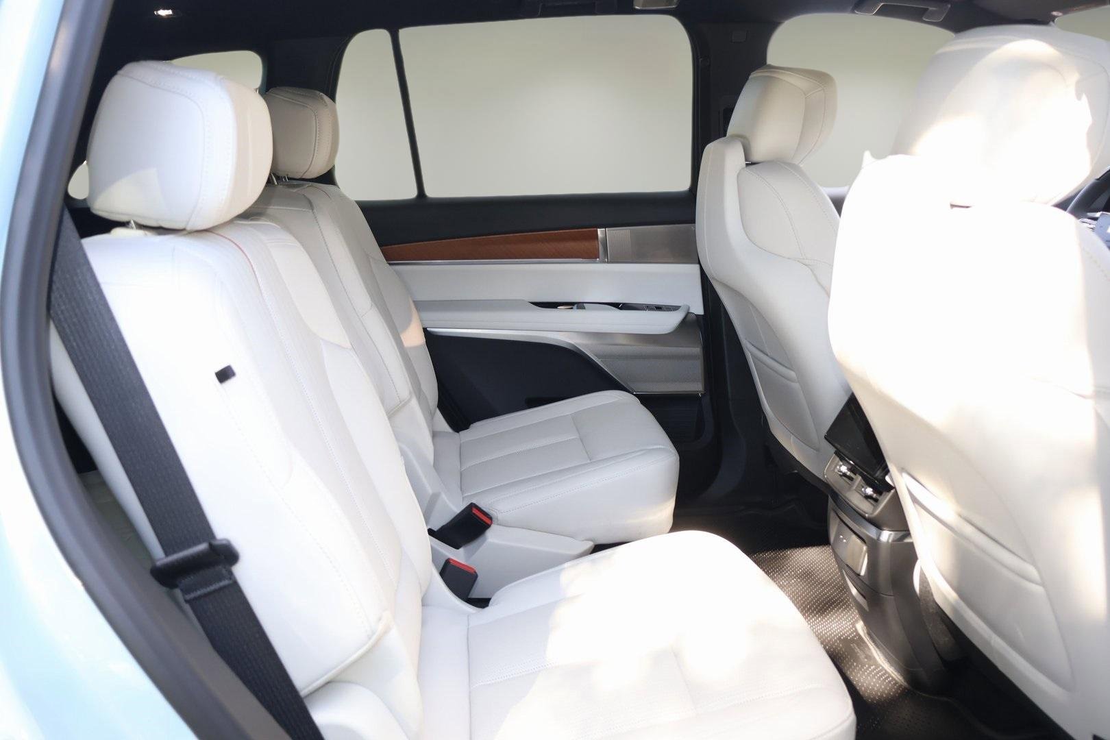 New 2026 Cadillac Vistiq Sport image 19