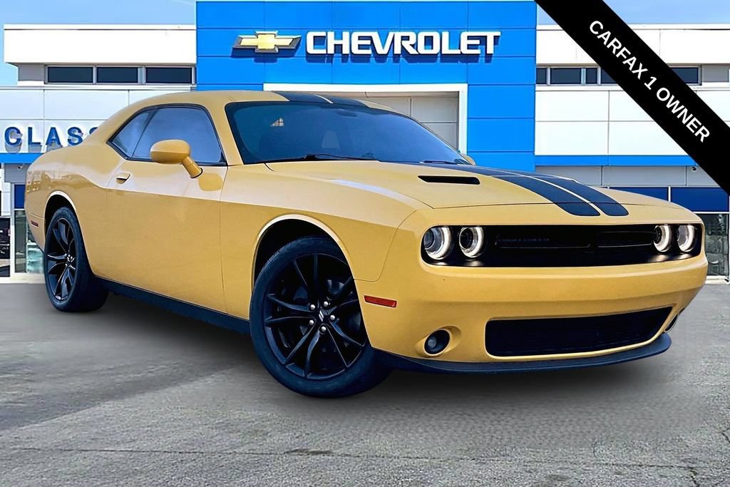 Used 2018 Dodge Challenger SXT w/ Blacktop Package RWD image 1