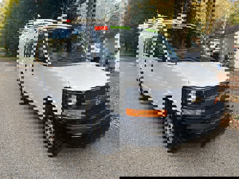 Used 2015 GMC Savana 3500 image 3