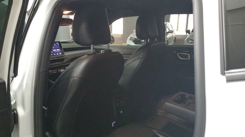 Used 2026 Jeep Compass Latitude image 14