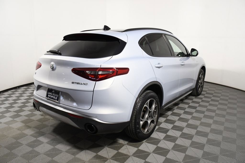 Used 2022 Alfa Romeo Stelvio Ti image 6