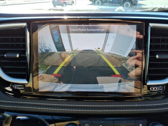 Used 2025 Chrysler Pacifica Limited image 15