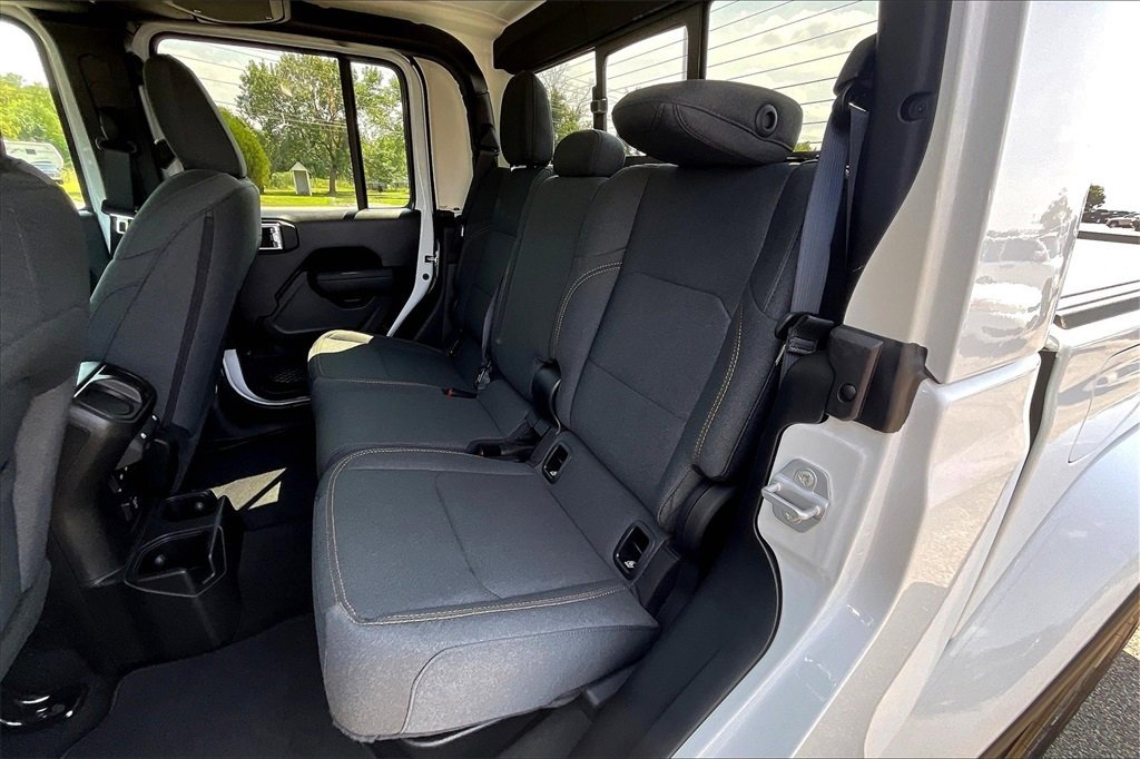 New 2025 Jeep Gladiator Sport image 10