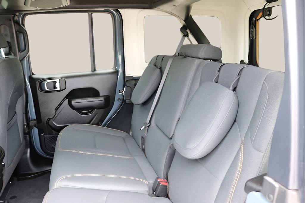 Used 2024 Jeep Wrangler Unlimited w/ Convenience Group AWD/4WD image 15