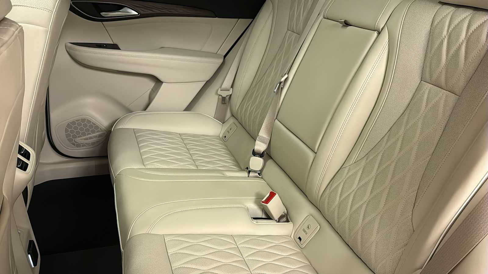 Used 2023 Buick Envision Avenir AWD/4WD image 31