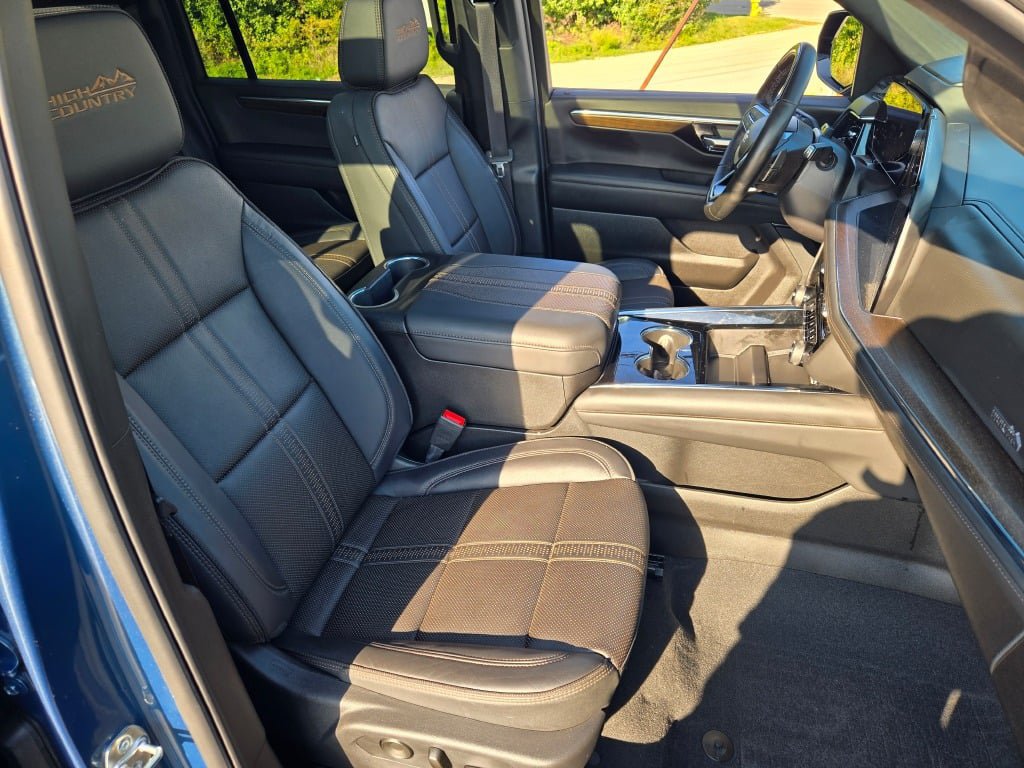 Used 2026 Chevrolet Suburban High Country w/ Sun And Tow Package AWD/4WD image 6