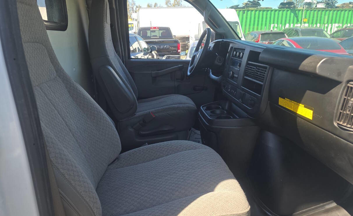 Used 2018 Chevrolet Express 2500 image 12