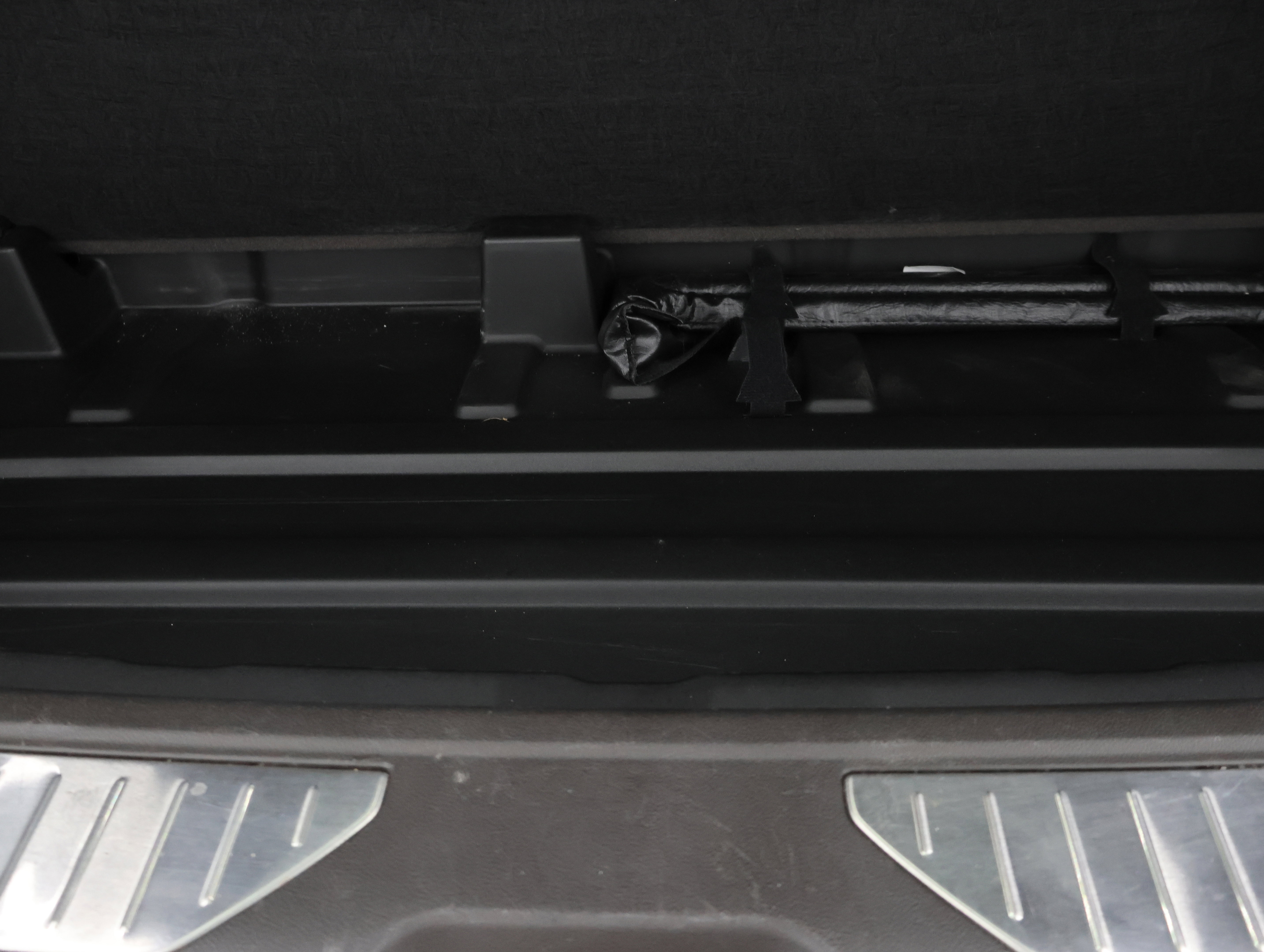 Used 2022 Chevrolet Tahoe Z71 w/ Z71 Off-Road Package image 36