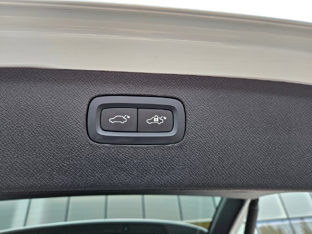 Used 2024 Volvo XC90 T8 Plus w/ Protection Package Premier AWD/4WD image 13