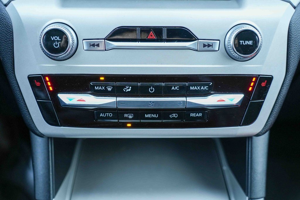 Used 2024 Ford Explorer XLT image 32