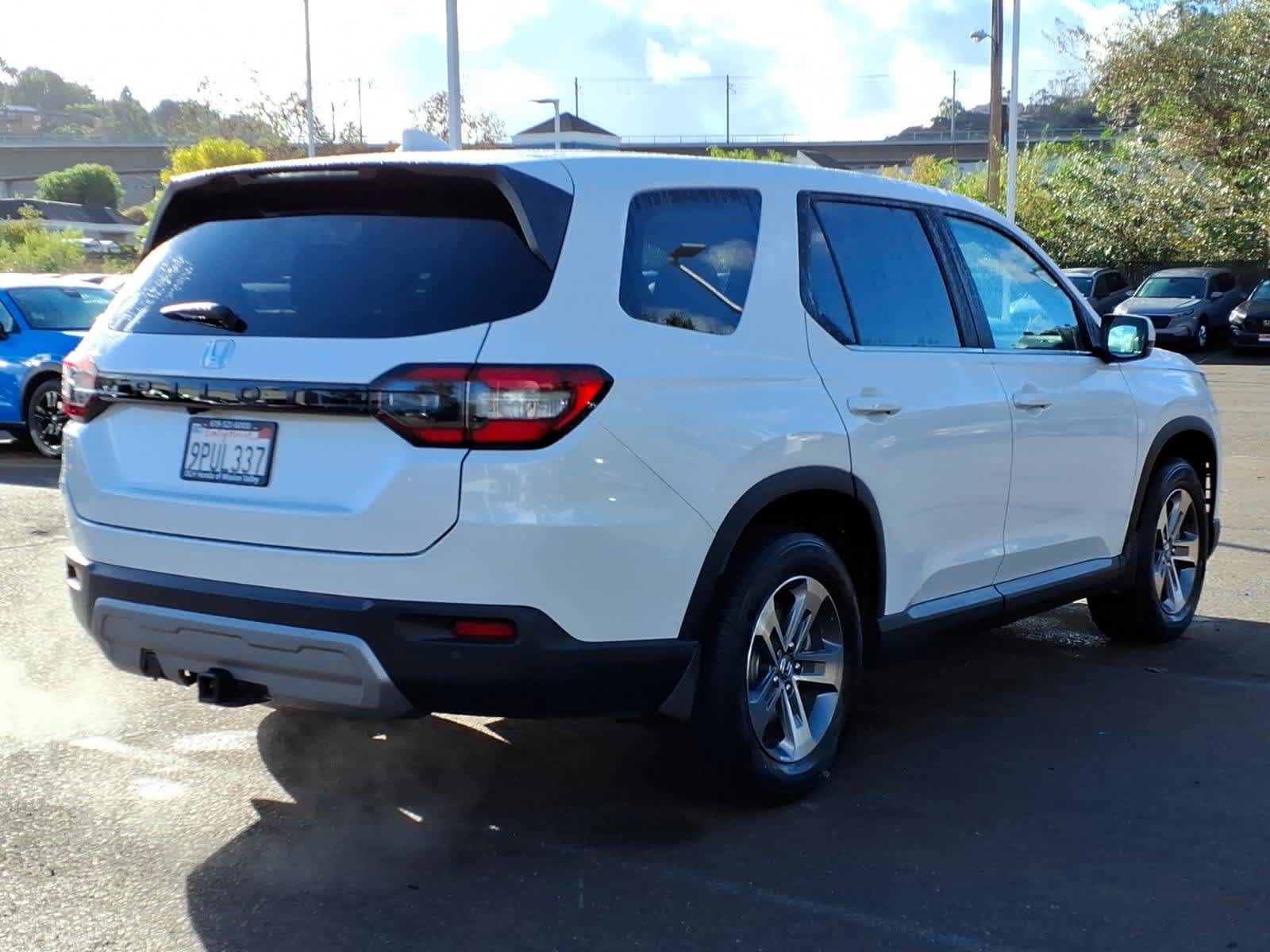 Used 2025 Honda Pilot EX-L image 4
