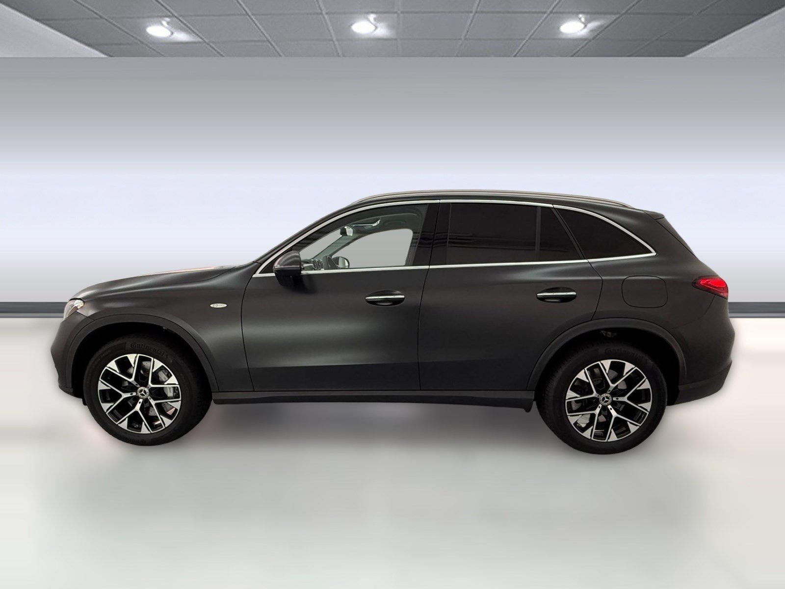Used 2025 Mercedes-Benz GLC 350e 4MATIC image 2