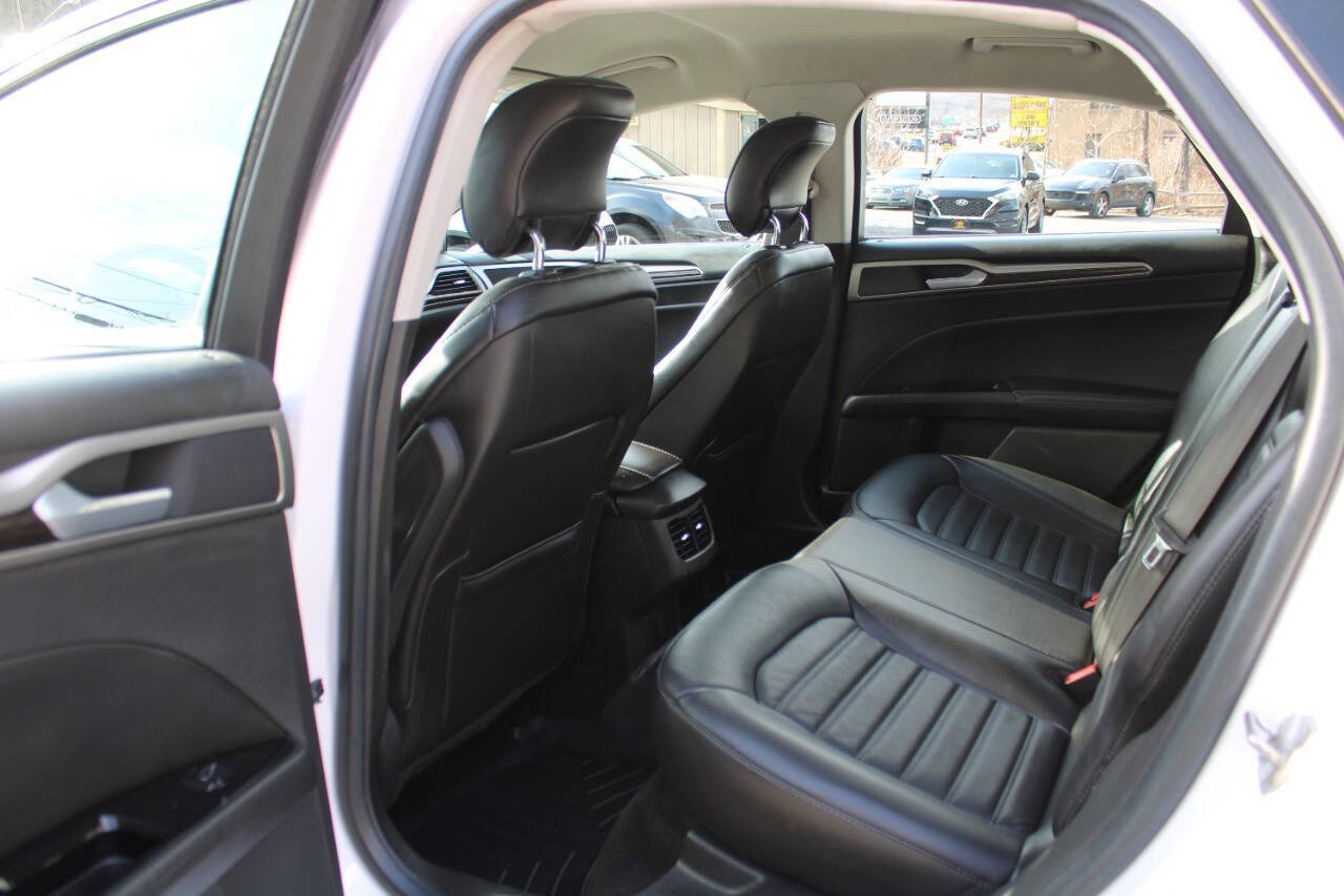 Used 2014 Ford Fusion SE w/ Equipment Group 202A image 25