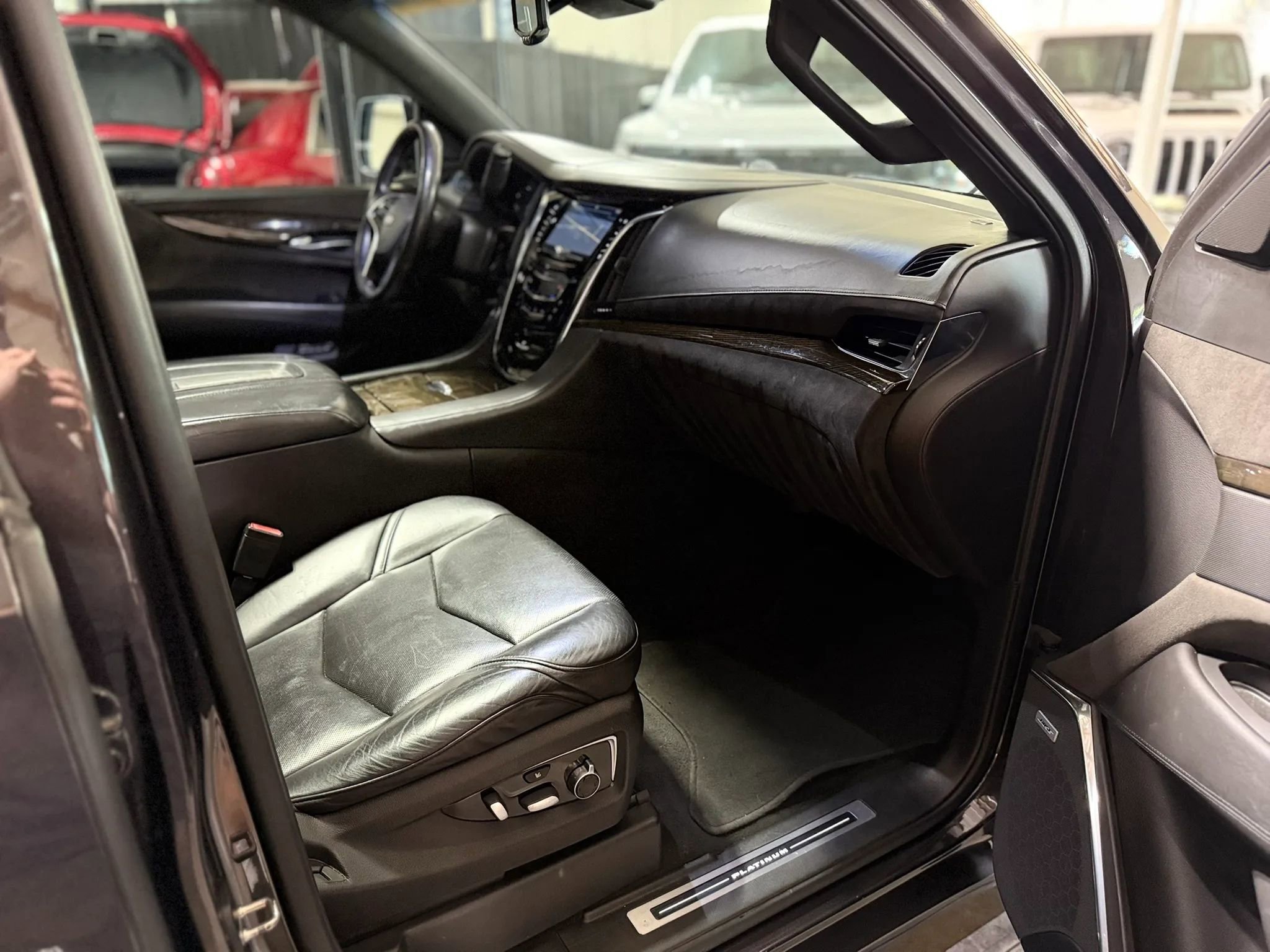 Used 2016 Cadillac Escalade ESV Platinum AWD/4WD image 20