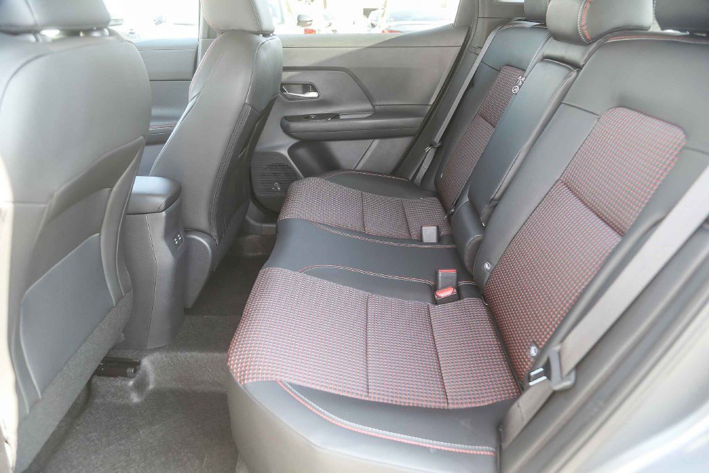 New 2026 Nissan Kicks SR FWD image 18