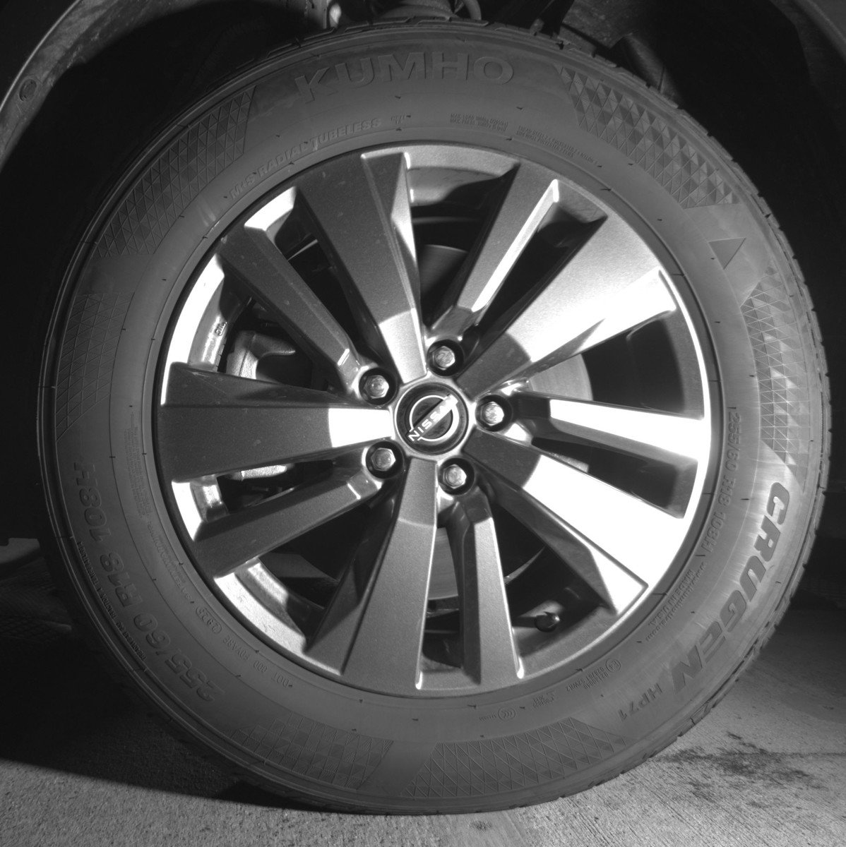 Used 2025 Nissan Pathfinder SV FWD image 12